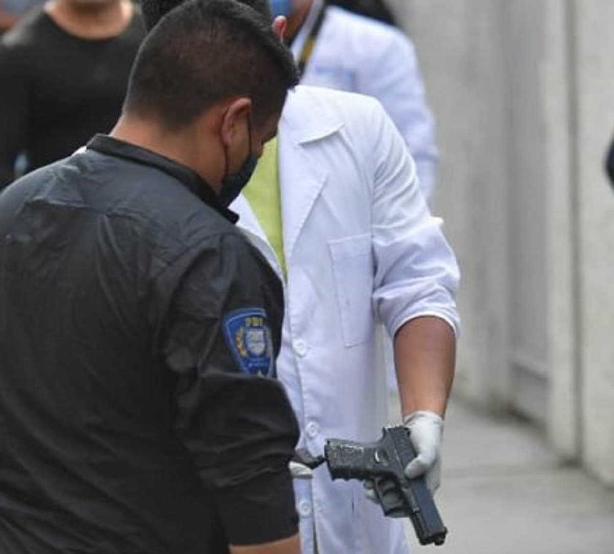 Joven de 17 años asaltaba con pistola falsa en Iztapalapa; conductor lo mata a tiros