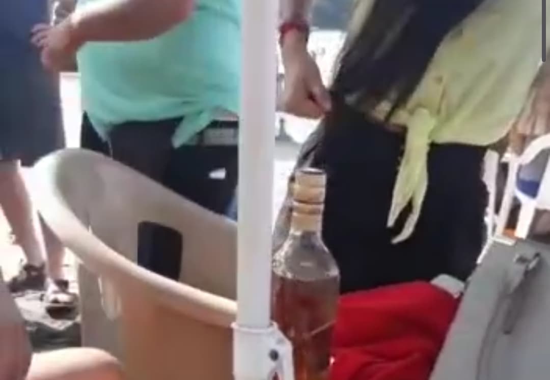 VIDEO VIRAL: Exhiben a su amiga que no quería poner para la cuenta 'por ser mujer'