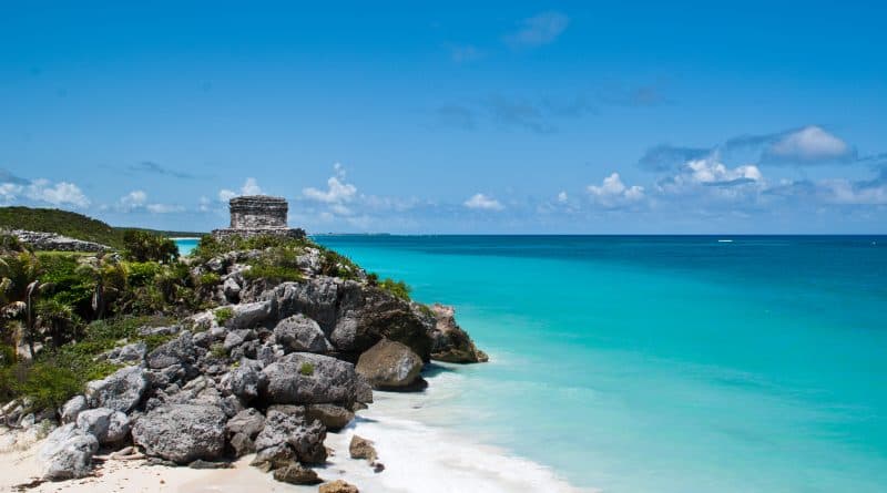 Rescatan adoquín retirado de la Quinta Avenida; será usado para Punta Esmeralda