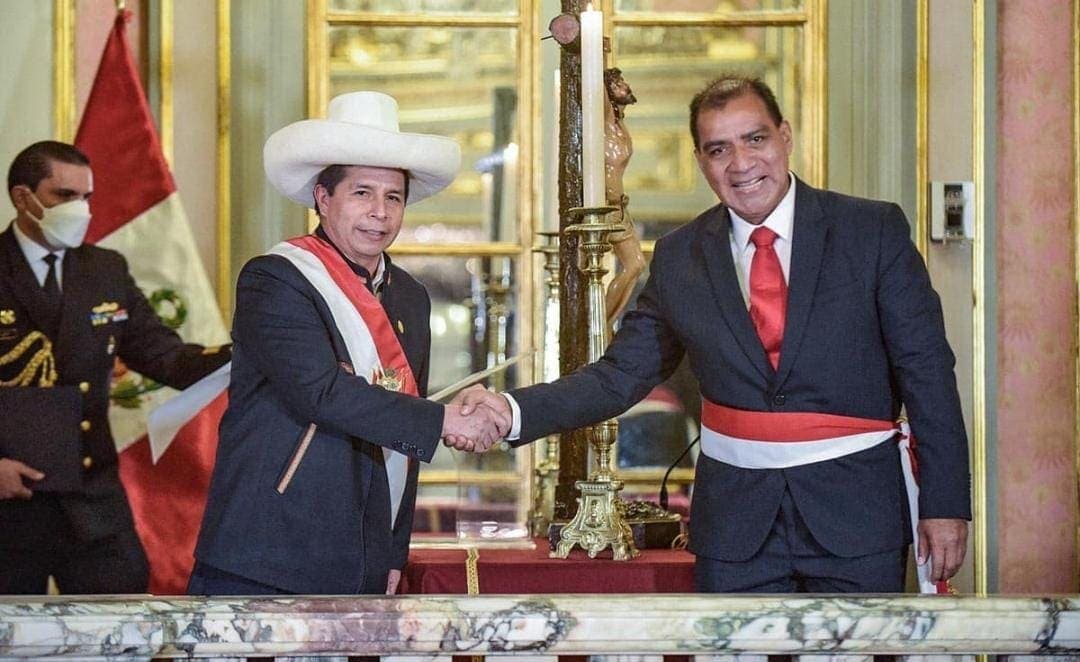 Renuncia ministro en Perú; prohibió fiestas de Halloween pero hizo una