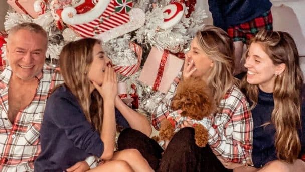 Reaparece la 'Gaviota' con su ex en postal navideña