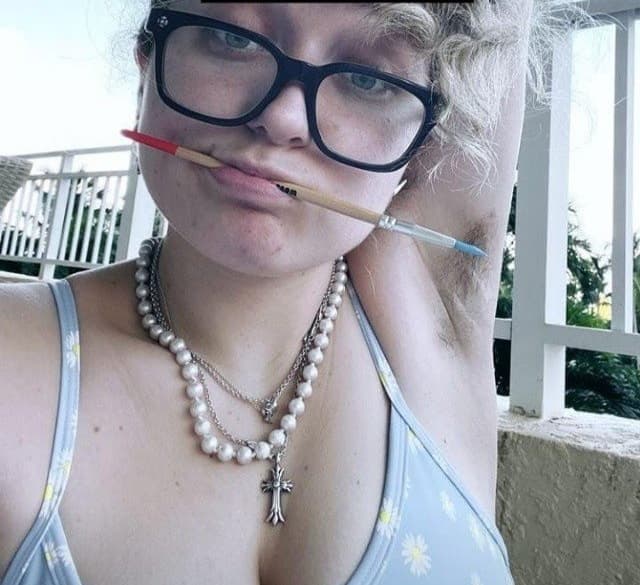 VIDEO: Critican a Fernanda Castro, hija de Angélica Rivera, por no rasurarse el vello de las axilas