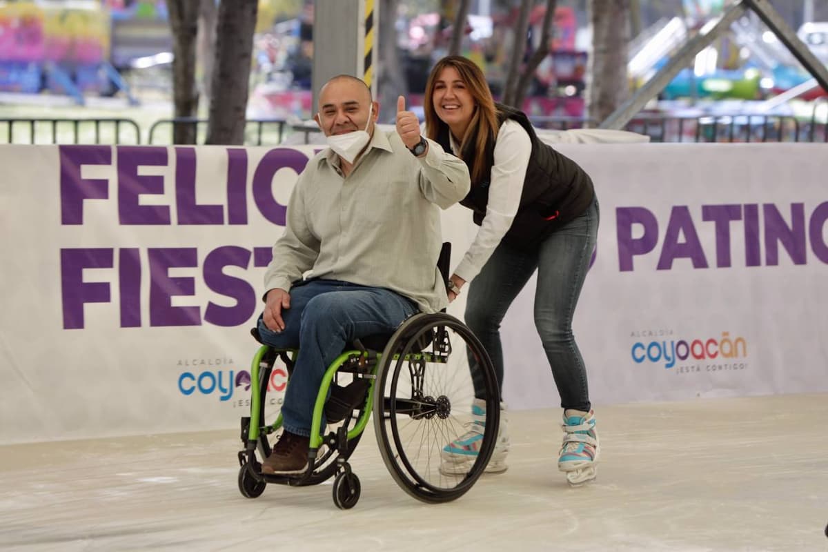 Abren pista de hielo en Coyoacán