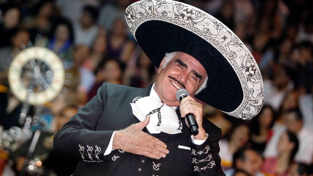 Analizan en la CDMX homenajear a Vicente Fernández con un concierto