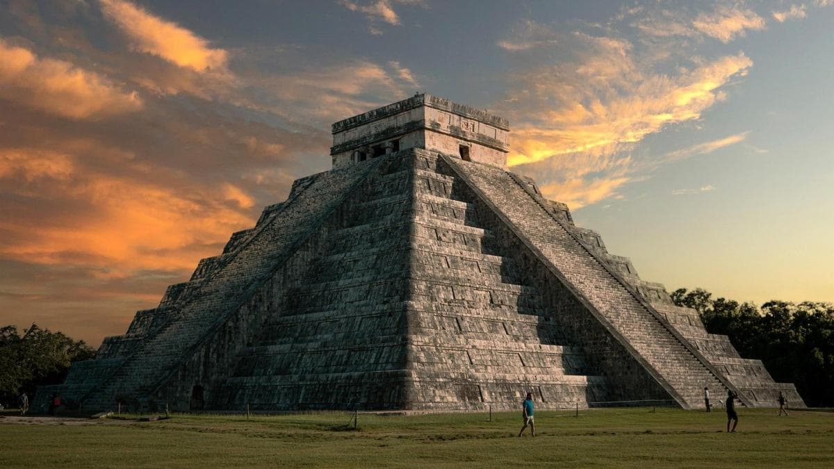 INAH advierte sobre fraude de sobrevuelos con globos aerostáticos en Chichén Itzá