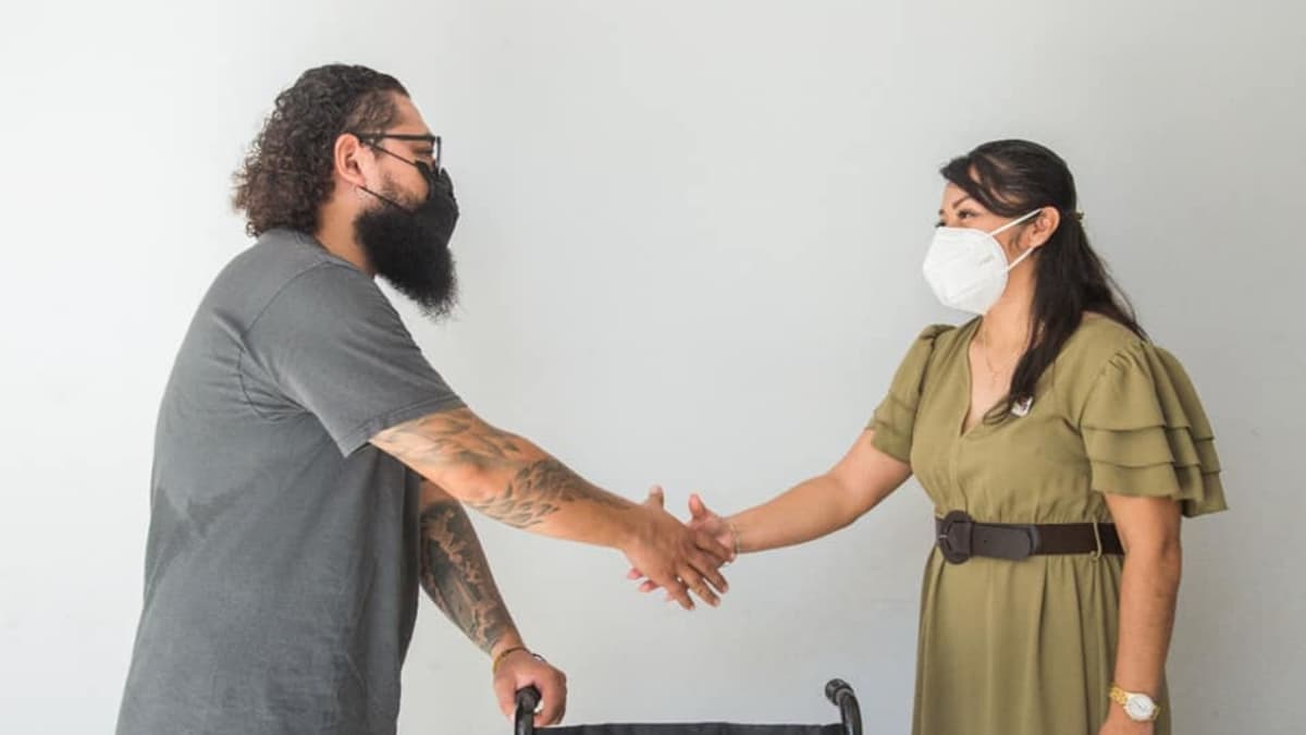 Entrega DIF Tulum insumos a personas con problemas de movilidad