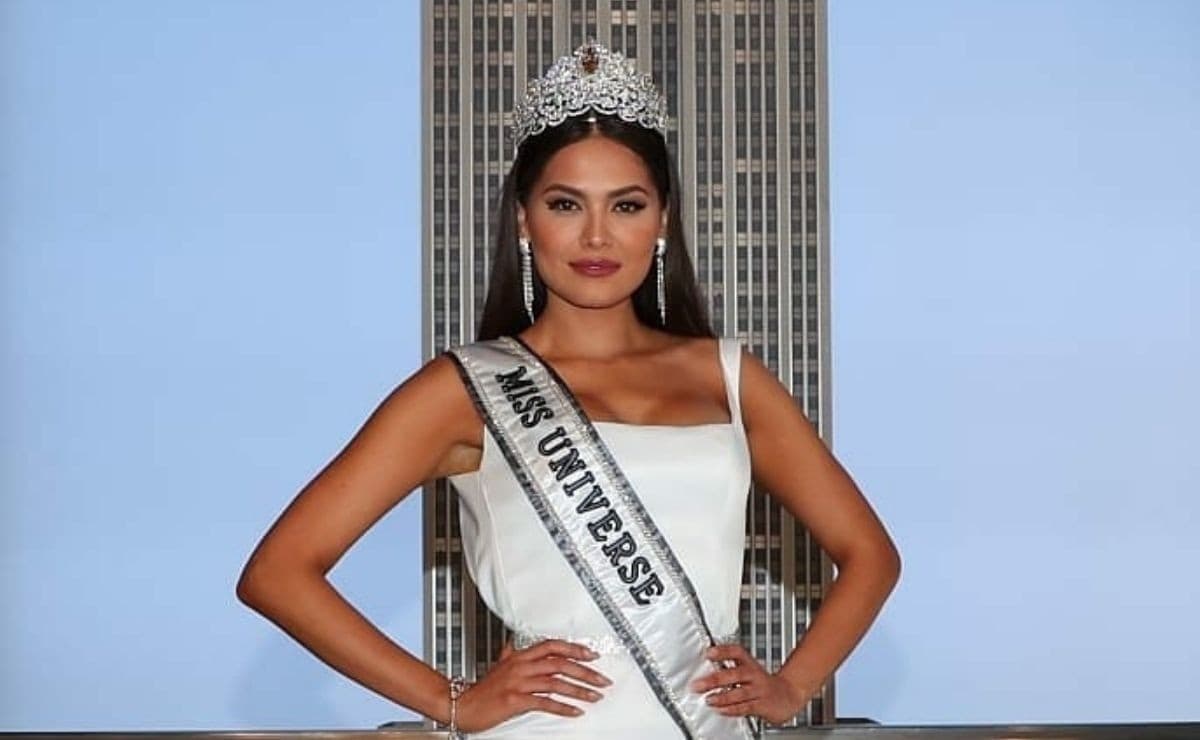 Andrea Meza ya está en Israel y entregará la corona del Miss Universo sola