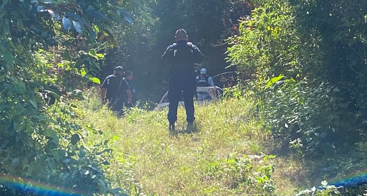 Hallan vehículo calcinado en camino de Felipe Carrillo Puerto