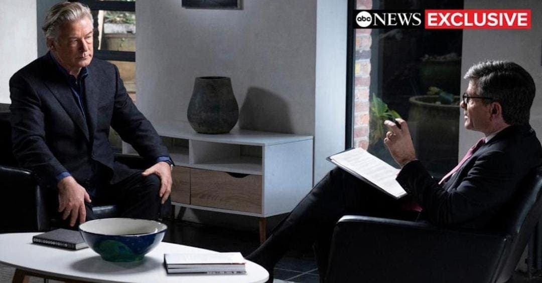 Video: Asegura Alec Baldwin en entrevista que no apretó el gatillo