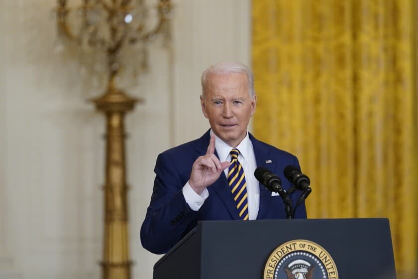 Joe Biden llama "hijo de pe**" a un reportero ante un micrófono no apagado
