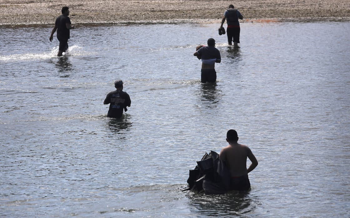 Rescatan el cuerpo de una niña venezolana del Río Bravo