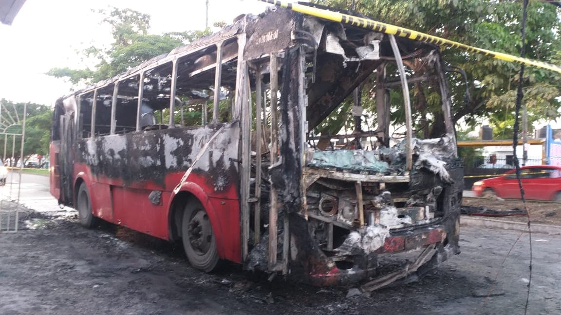 Se incendia autobús de la zona hotelera de Cancún