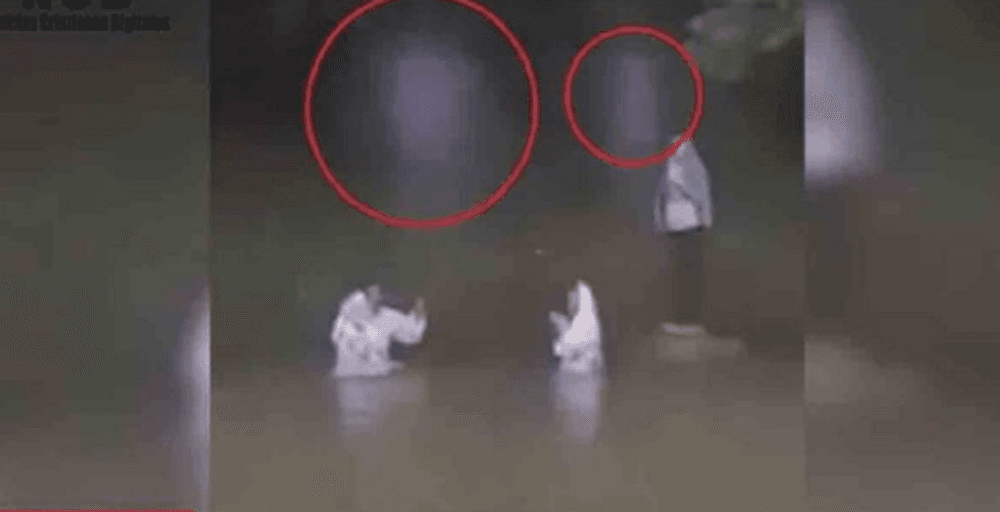 VIDEO: Captan a supuestos "ángeles" en una ceremonia de bautizo