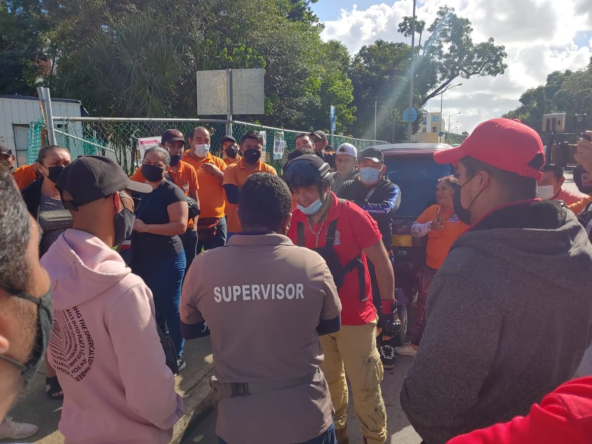 Estalla conflicto entre mototaxistas de Cancún por la disputa de un paradero