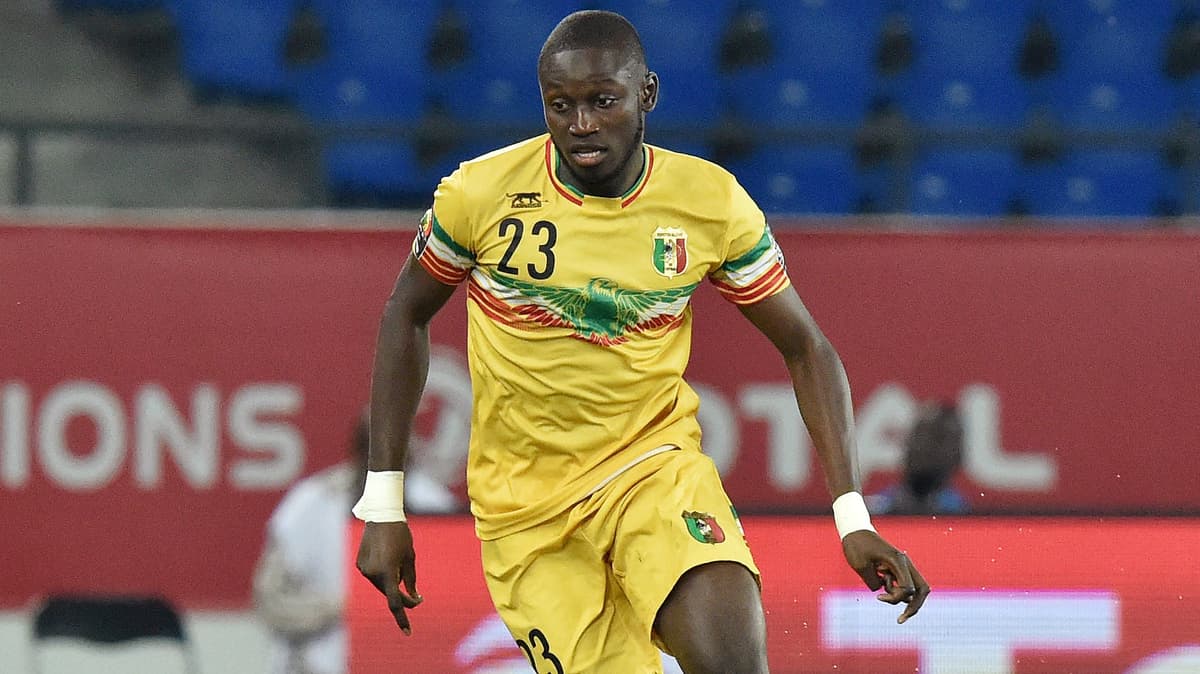 VIDEO: Futbolista Ousmane Coulibal sufre un infarto y se desploma en un partido de la Liga de Catar