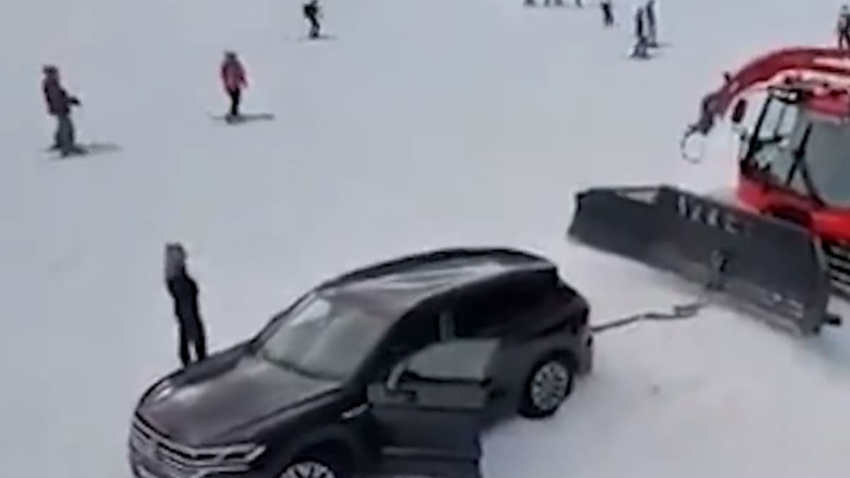 VIDEO: Conductora sigue las indicaciones del GPS y se queda varada en una pista de esquí