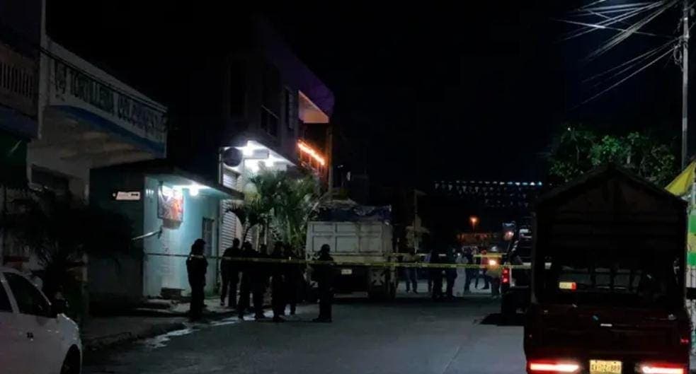 Hombre no quiso pagar una caguama y sacó un machete a dueño de cantina en Veracruz