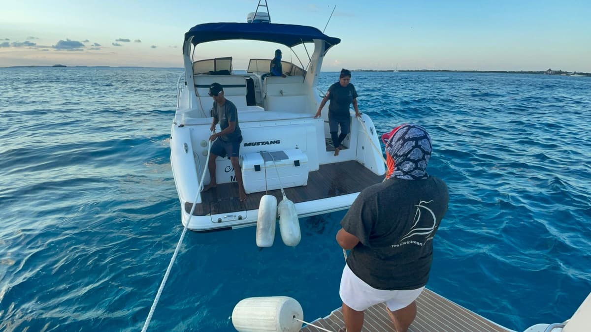 Embarcación con niños a bordo, queda a la deriva en Cancún