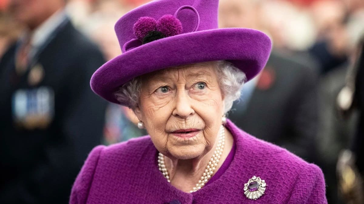 La reina Isabel II da positivo por Covid-19