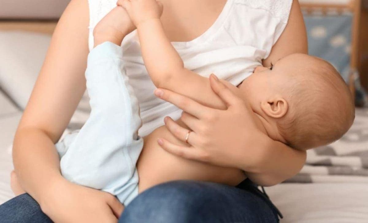 Mujer gana miles de pesos vendiendo su leche materna a fisicoculturistas