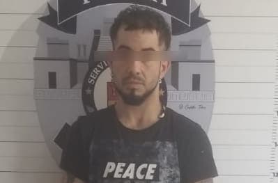 Hombre irrumpe en vivienda de Cancún con una escopeta