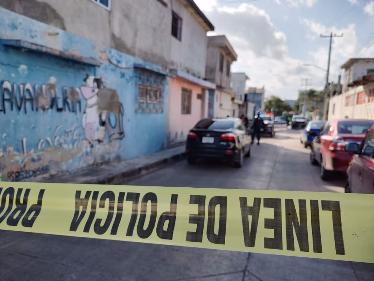 Degüellan a hombre en cuartería de Cancún
