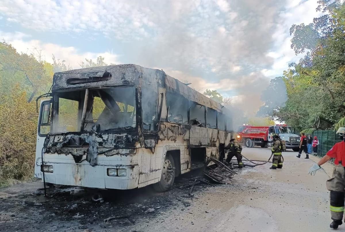 Se incendia autobús en Zona Hotelera de Cancún