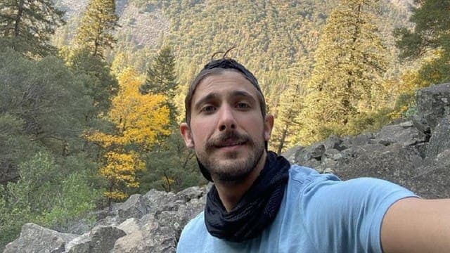 Emiliano Zurita se burla de que AMLO vea “adversarios” en famosos opositores al Tren Maya