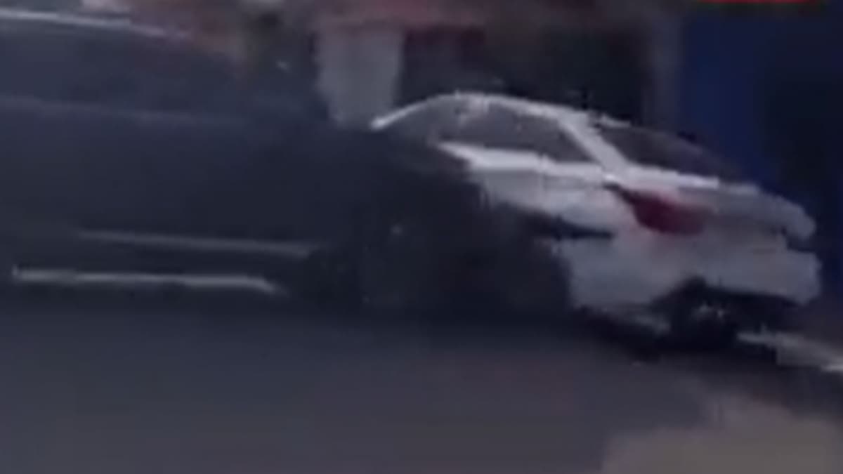 VIDEO: Le choca el carro a su esposo luego de descubrir que le era infiel