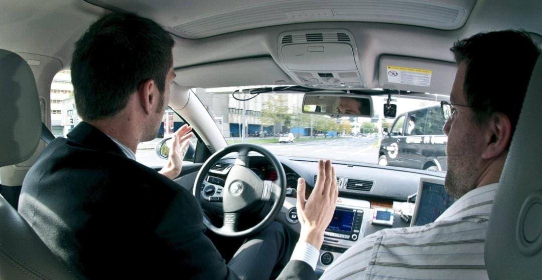 Video: Conductor de app denuncia que usuaria lo llamó "naco y corriente"