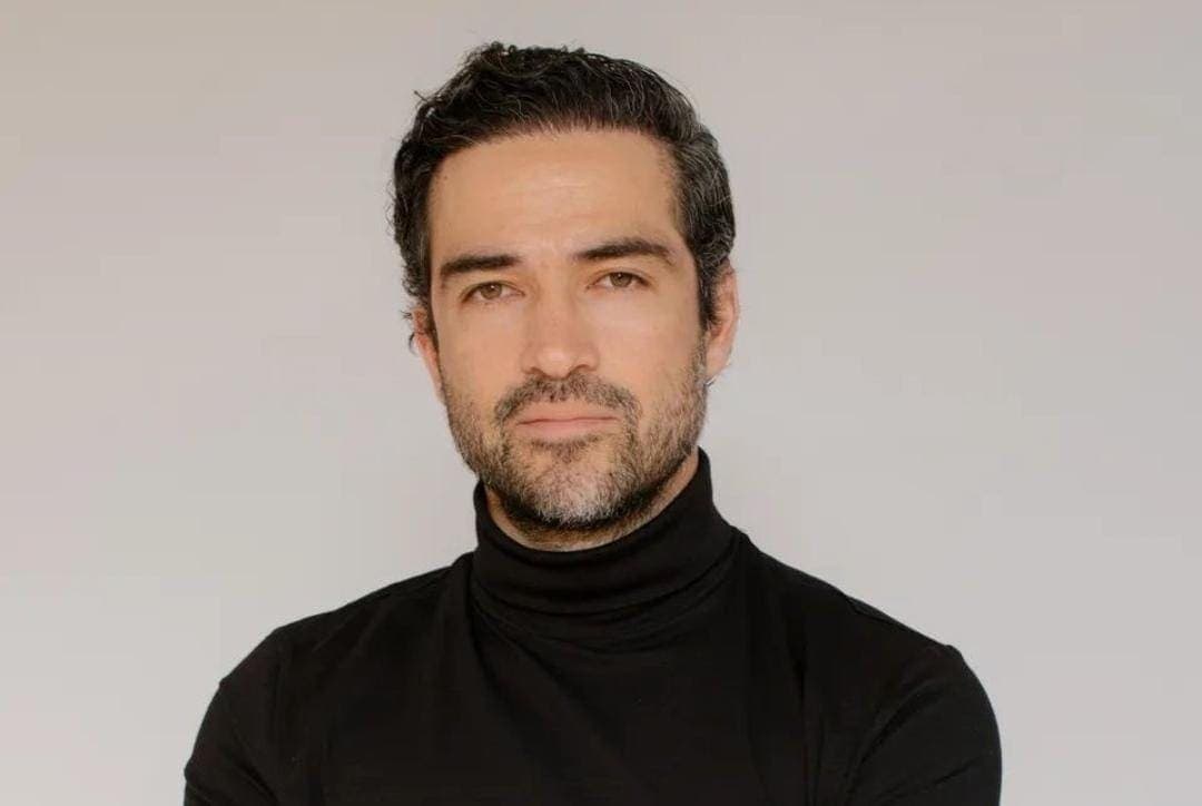 Alfonso Herrera será Batman; además estará en película de Netflix y Zack Snyder