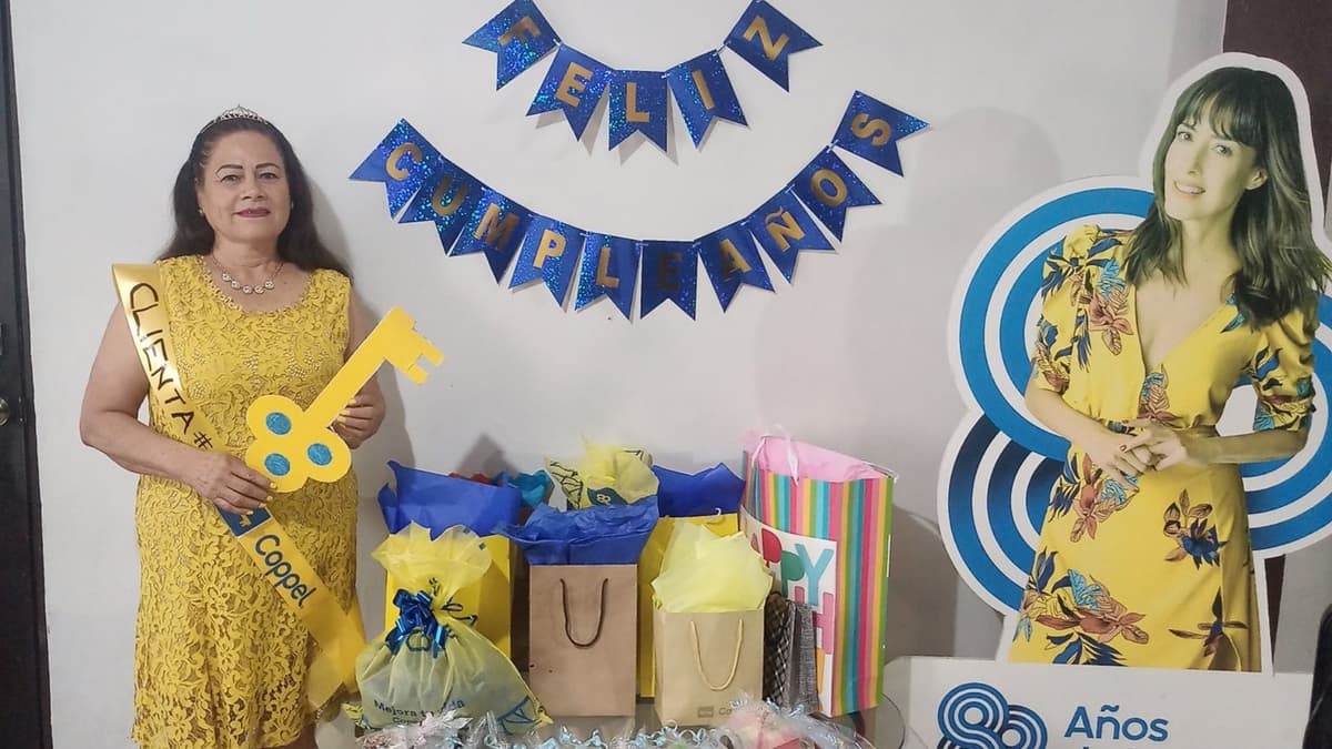 Mujer celebra cumpleaños con temática de Coppel y se vuelve viral
