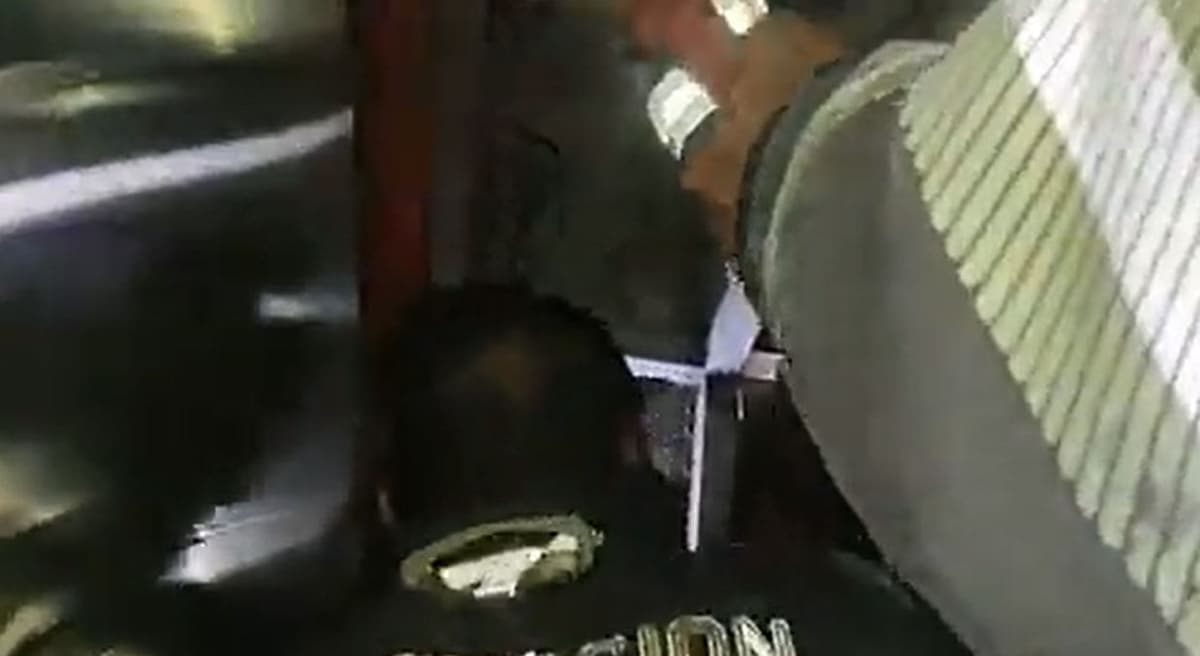 VIDEO: Ladrón queda atrapado en ducto de aire intentando robar un Oxxo