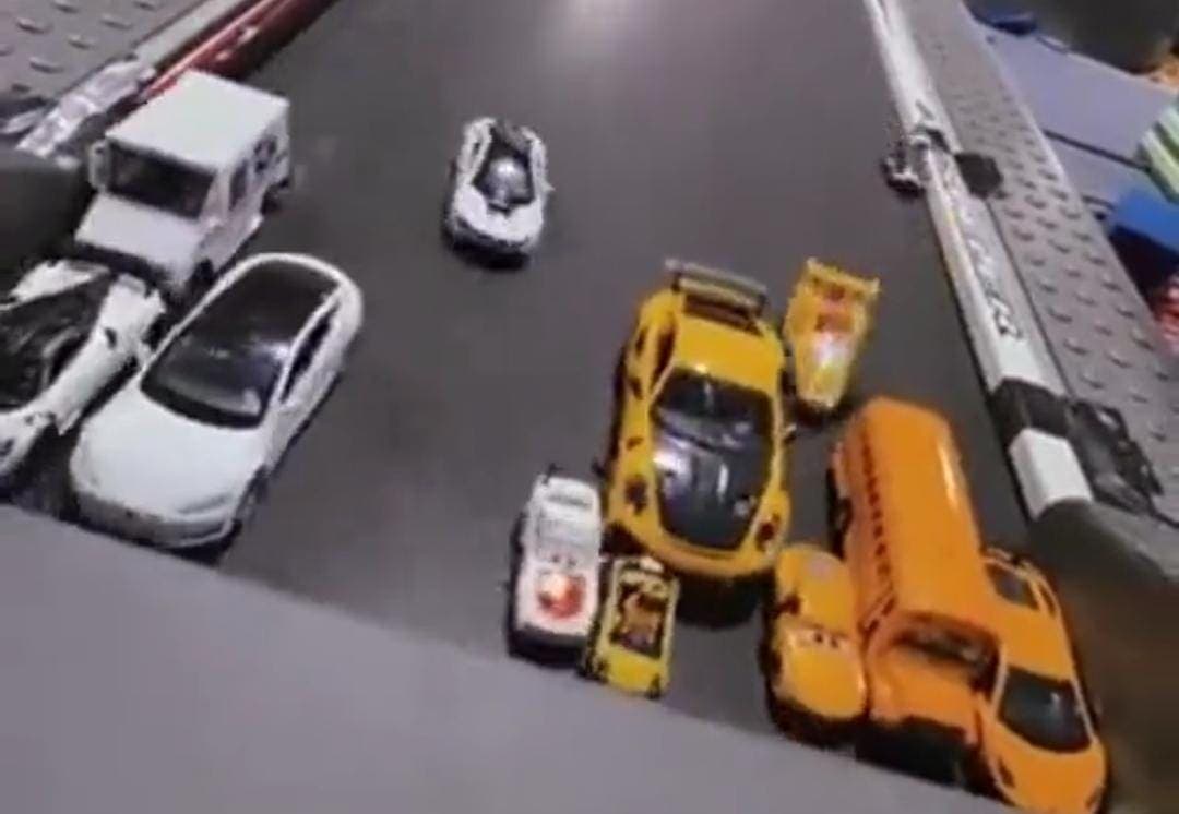 Video: Carrera de autos de juguete; más emocionante que una película