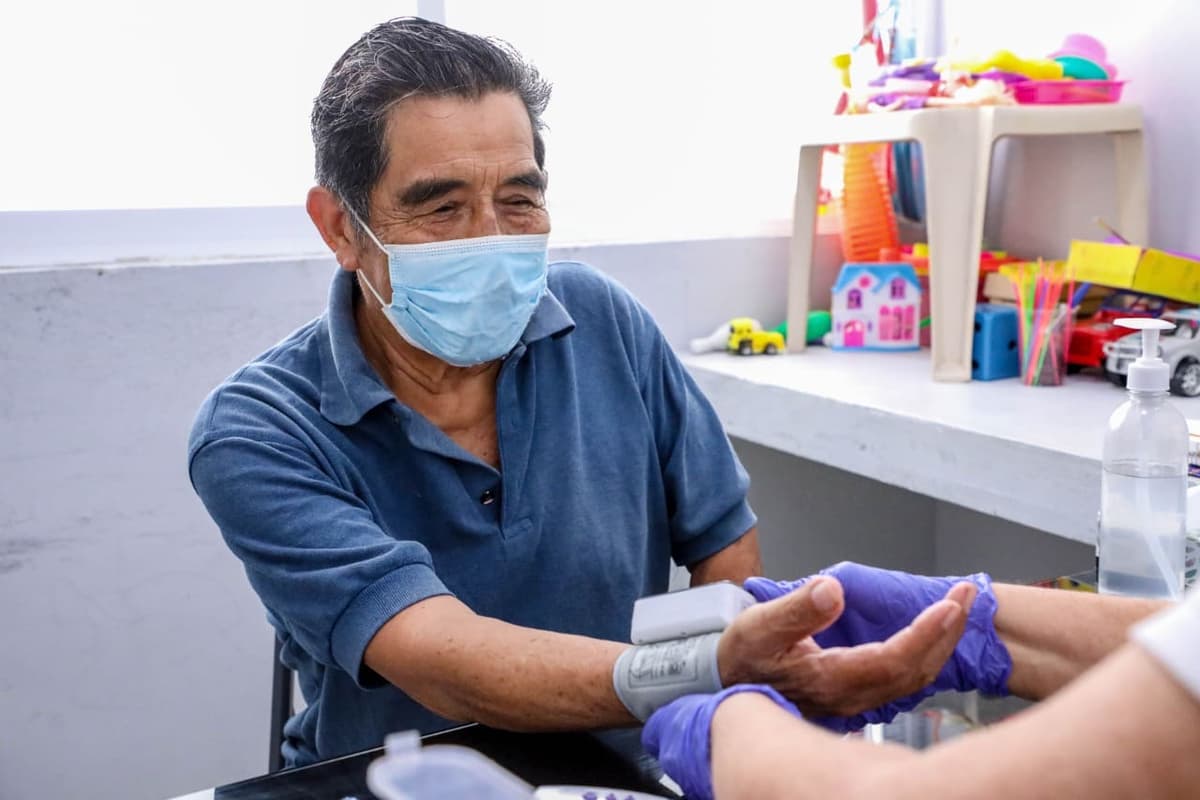 Brindan servicios de cuidados para el adulto mayor en DIF Tulum