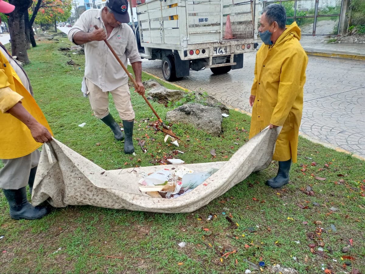 Activan brigadas de limpieza tras paso del ciclón tropical 'Uno' en Cancún