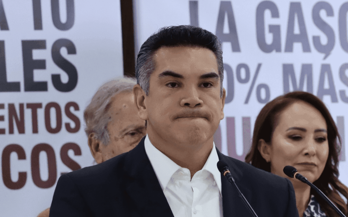 VIDEO: Alito Moreno denuncia intimidación por parte de agentes de Migración en el AICM