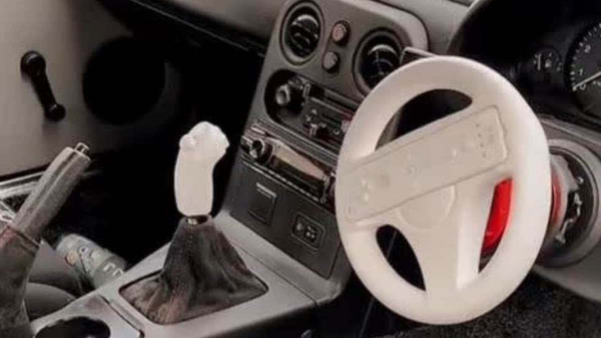 VIDEO: Tiktoker utiliza volante de Wii para su carro