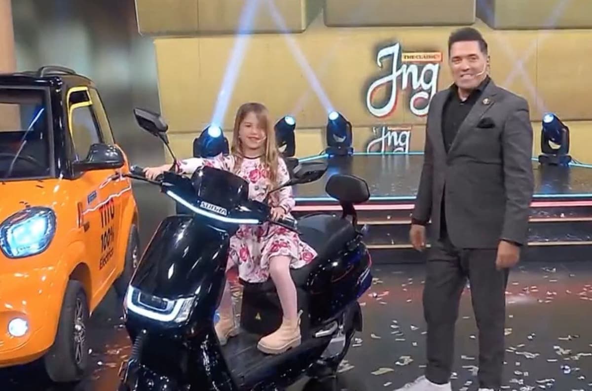 Video: Niña aceleró una moto en vivo y todo se salió de control