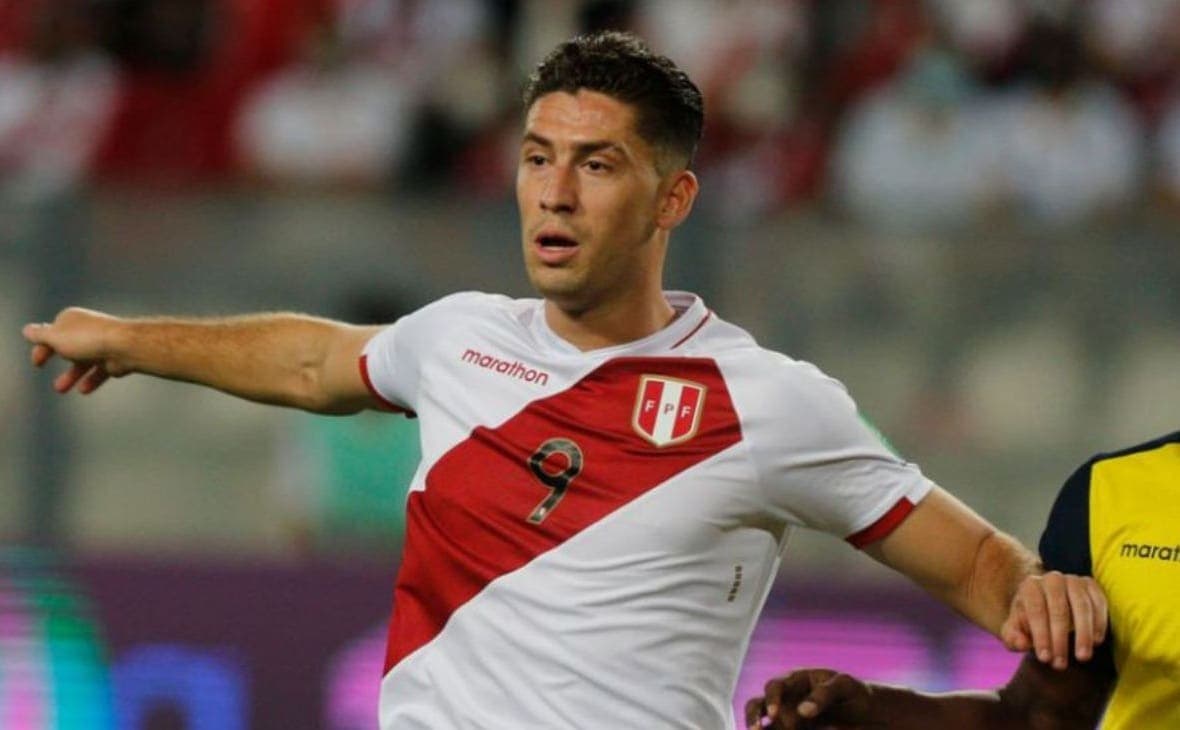 Amaury rompería "regla Vergara" con fichaje de Santiago Ormeño en Chivas