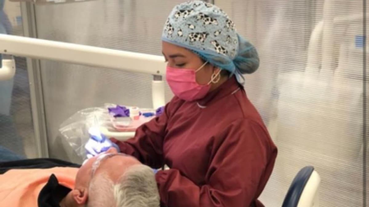 “No busco pareja sino pacientes”: Dentista se ofrece en Tinder