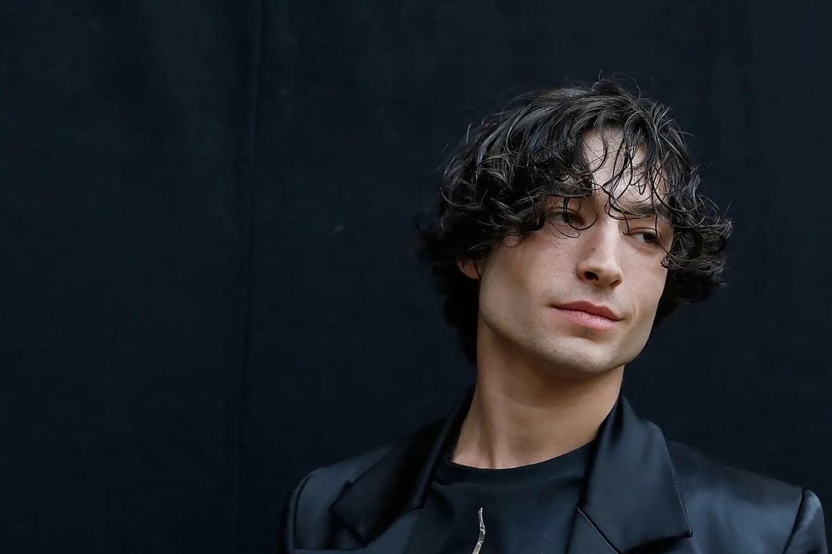 Acusan a Ezra Miller de haber sido líder de un culto
