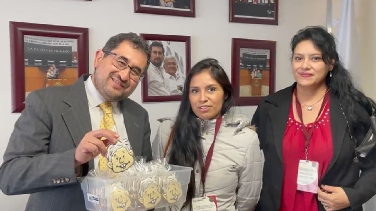 VIDEO: Lanzan a la venta galletas con la cara de AMLO