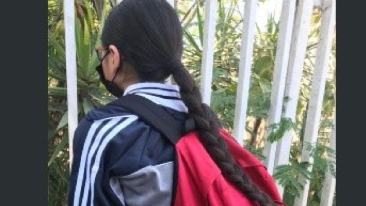 Discriminan a niño en escuela de Tijuana por llevar el cabello largo