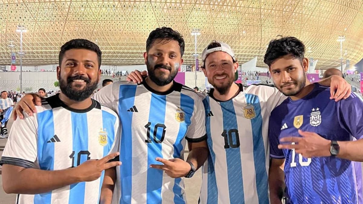 Critican a Luisito Comunica por posar con camiseta de la selección Argentina tras derrota de México