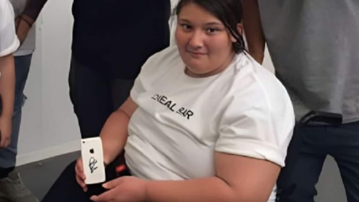 Padres son acusados de homicidio tras muerte de su hija de 16 años por obesidad