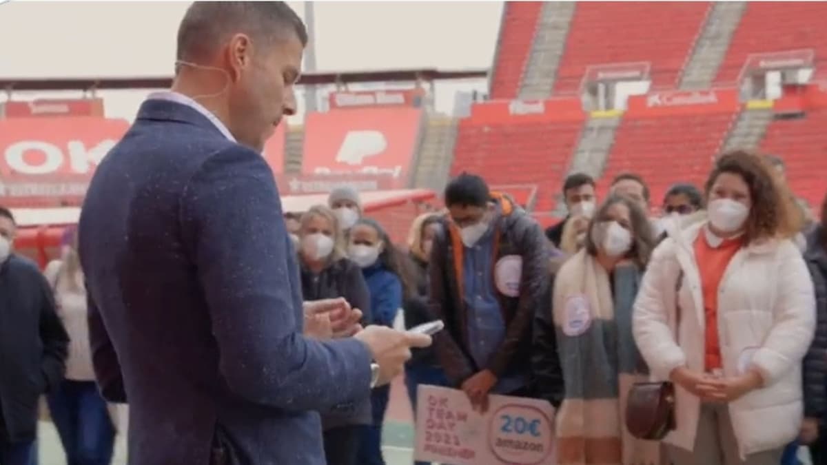 VIDEO: Jefe reparte más de 20 millones de pesos entre empleados en agradecimiento