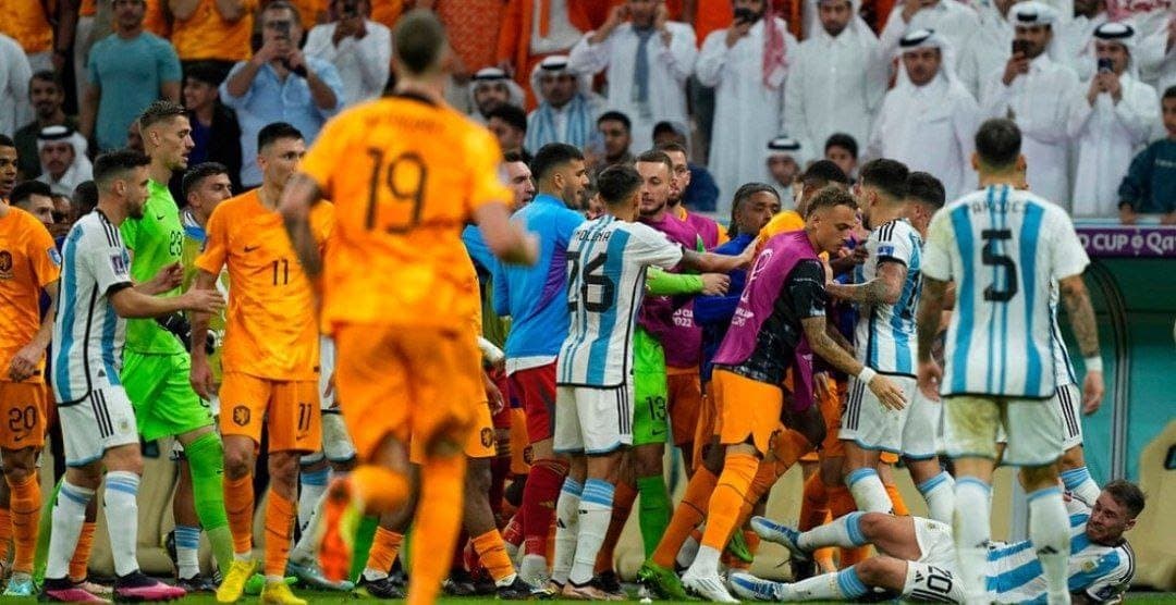 Video: FIFA abre investigación contra Argentina por su actitud ante Países Bajos