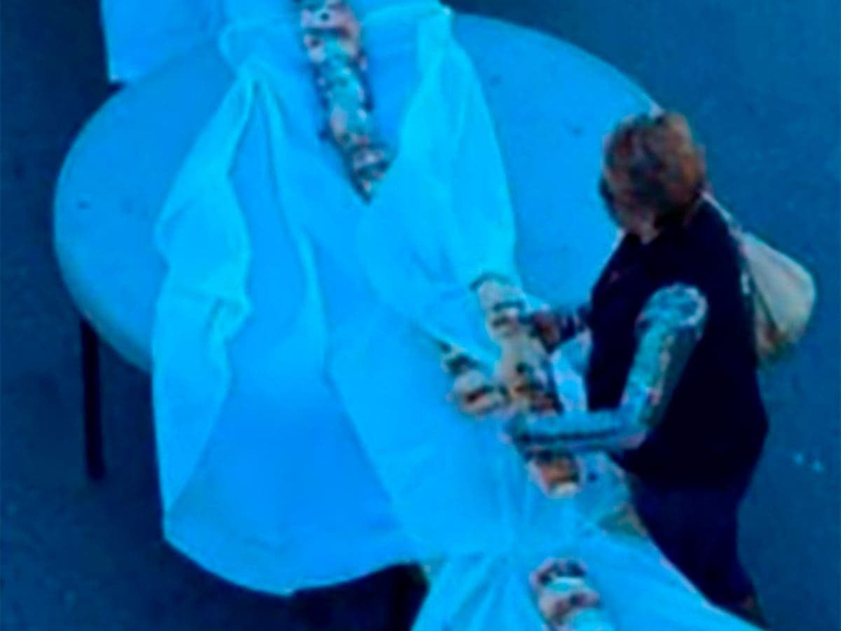 VIDEO: Mujer roba trozo de rosca que pretendía romper récord en Mexicali