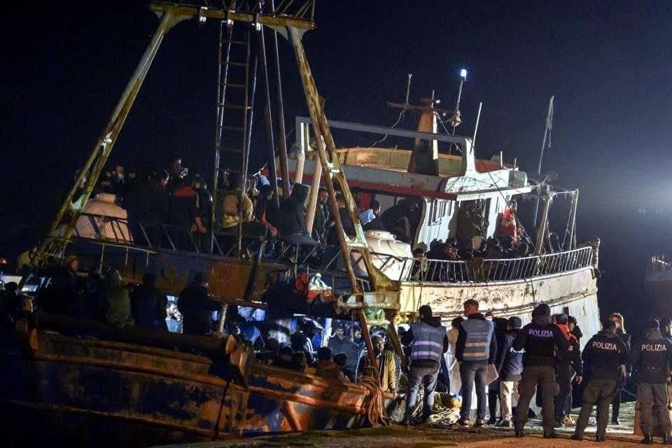 En Italia, rescatan a más de mil 300 migrantes en el Mediterráneo